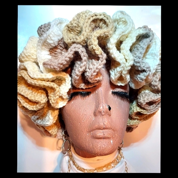 #L❤️VE:HANDMADE. Crochet Ruffle HAT - Picture 5 of 8
